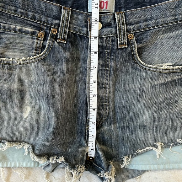 Levi’s Denim 501 Jean Cutoff Short - Picture 3 of 4